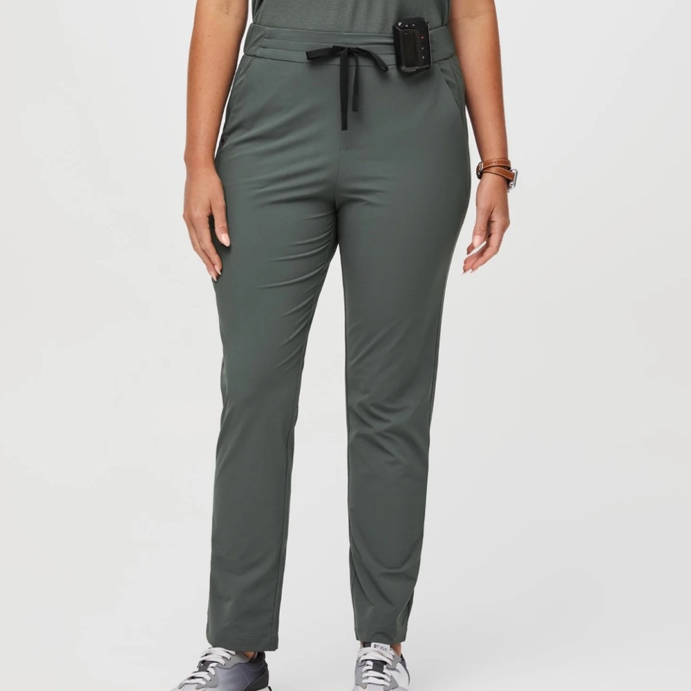 Figs Womens Figspro scrub trouser size medium petite in Bonsai